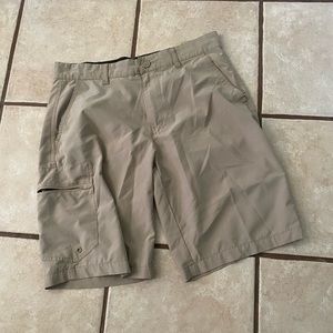 (A50)Mens OPFlex Cargo Shorts Size 32 Preowned
